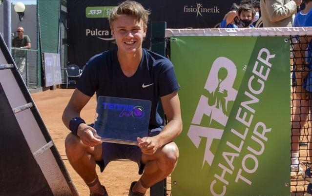 籍教练或国 籍教练或国