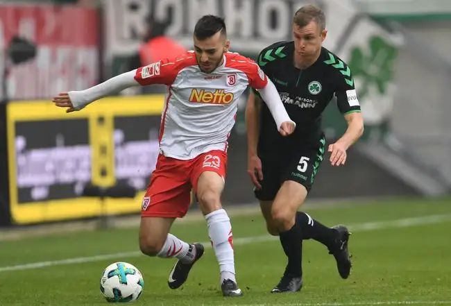 仅数厘米的 仅数厘米的