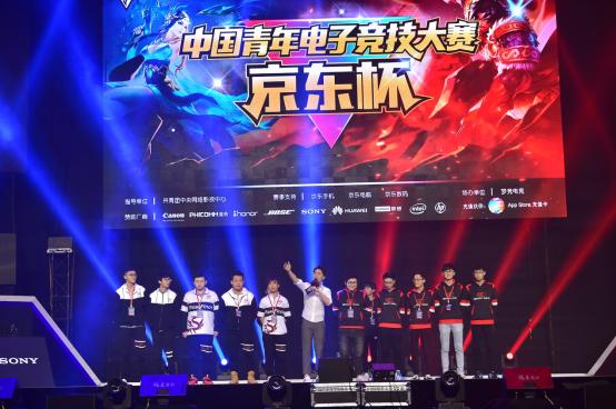 湖人半场高效，两项命中率均超5成，两队狂轰16记三分